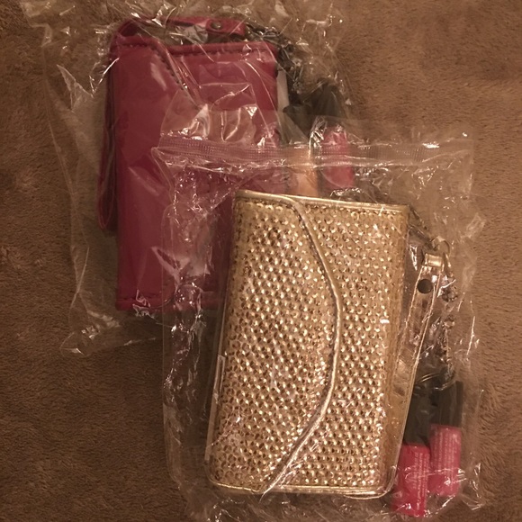 Talk is Chic Phone Case & Lip Gloss - Picture 3 of 4